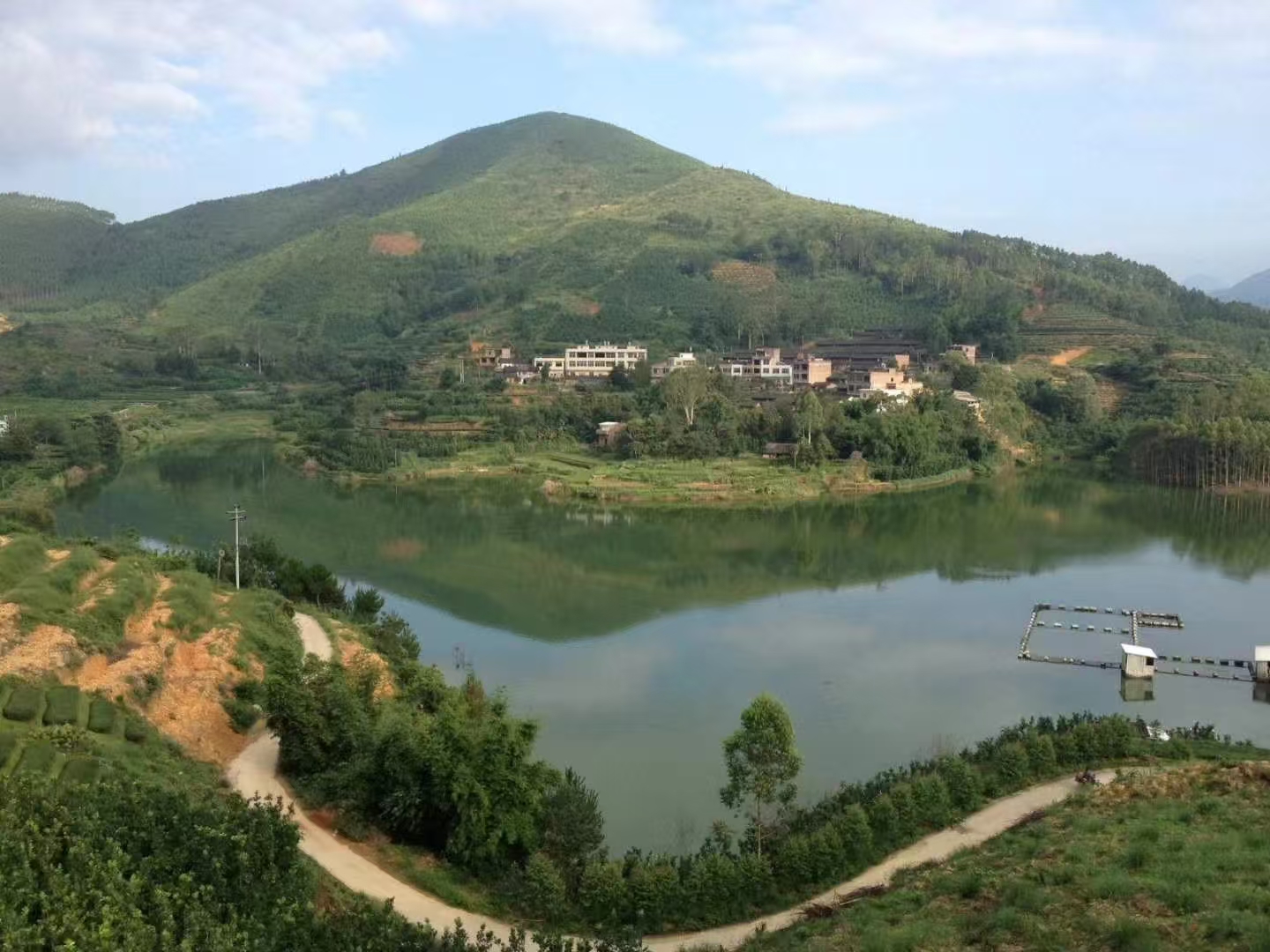 绿水青山如何变成金山银山？