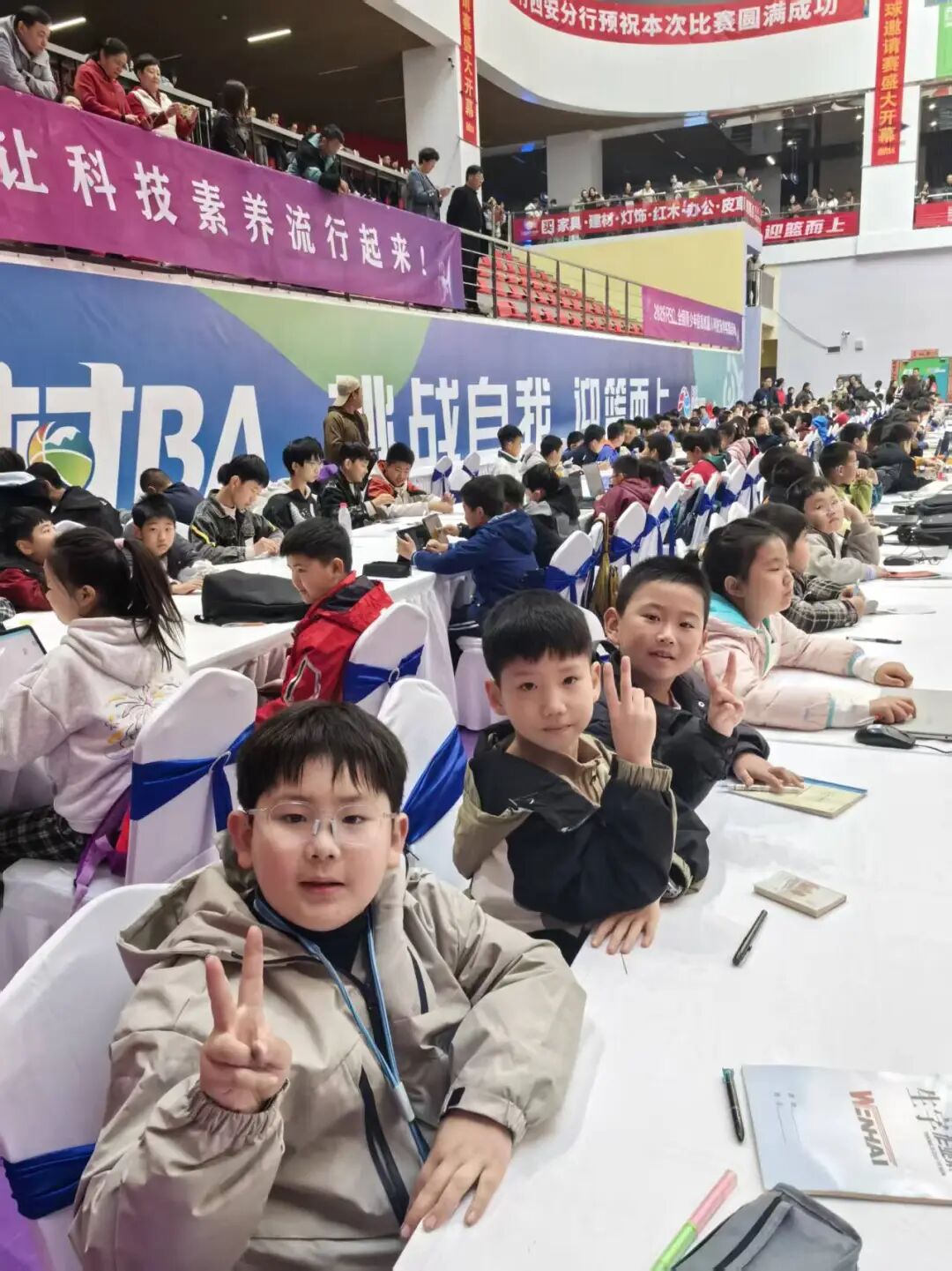 你好鸭 #112|从乐高积木到AI超级个体:一个连续创业者的七年"迭代史"